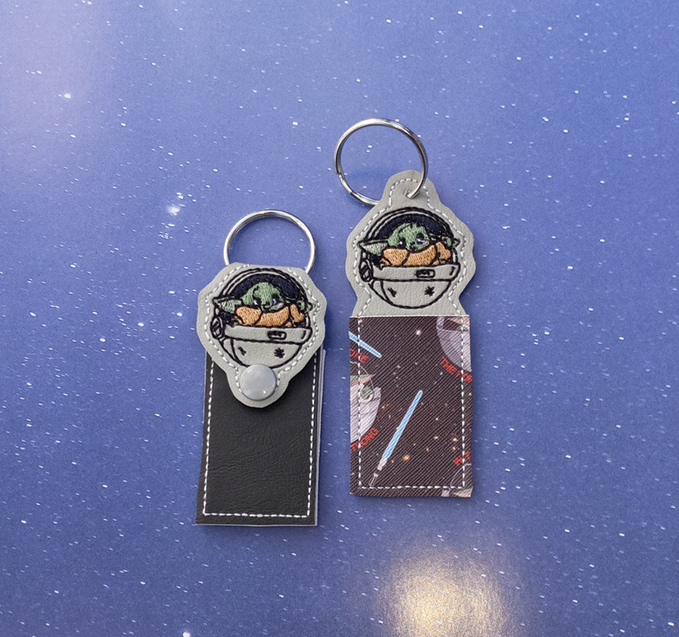 Green Alien w/Pod Lip Care Holder